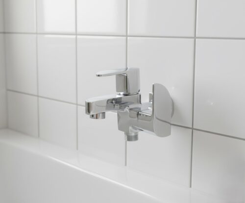 IP-05 WALL-MOUNT 2 WAY BIB COCK,DUAL OUTLET FAUCET,(BRASS)