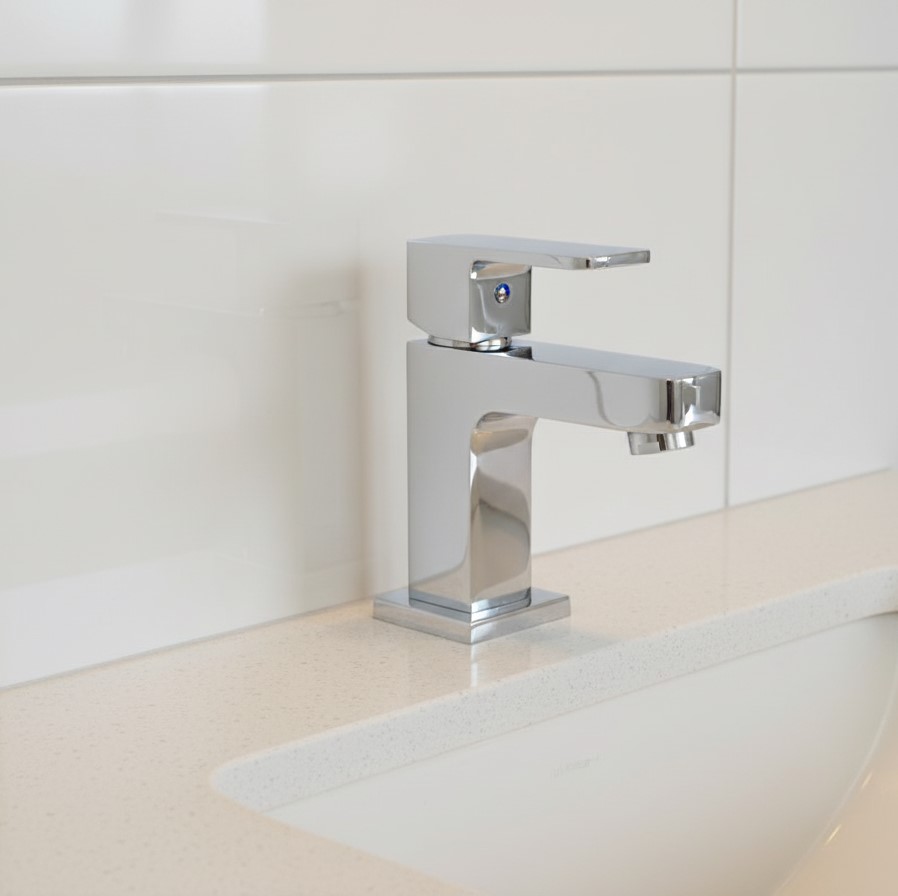 IP-02 SHORT PILLAR COCK,COUNTER TOP.(BRASS)